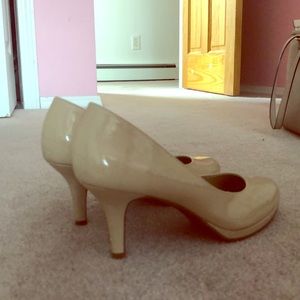Adorable nude closed toe heels